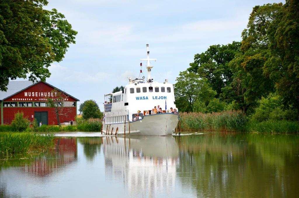 Tjallmo Gastgifvaregard Hotel Bagian luar foto